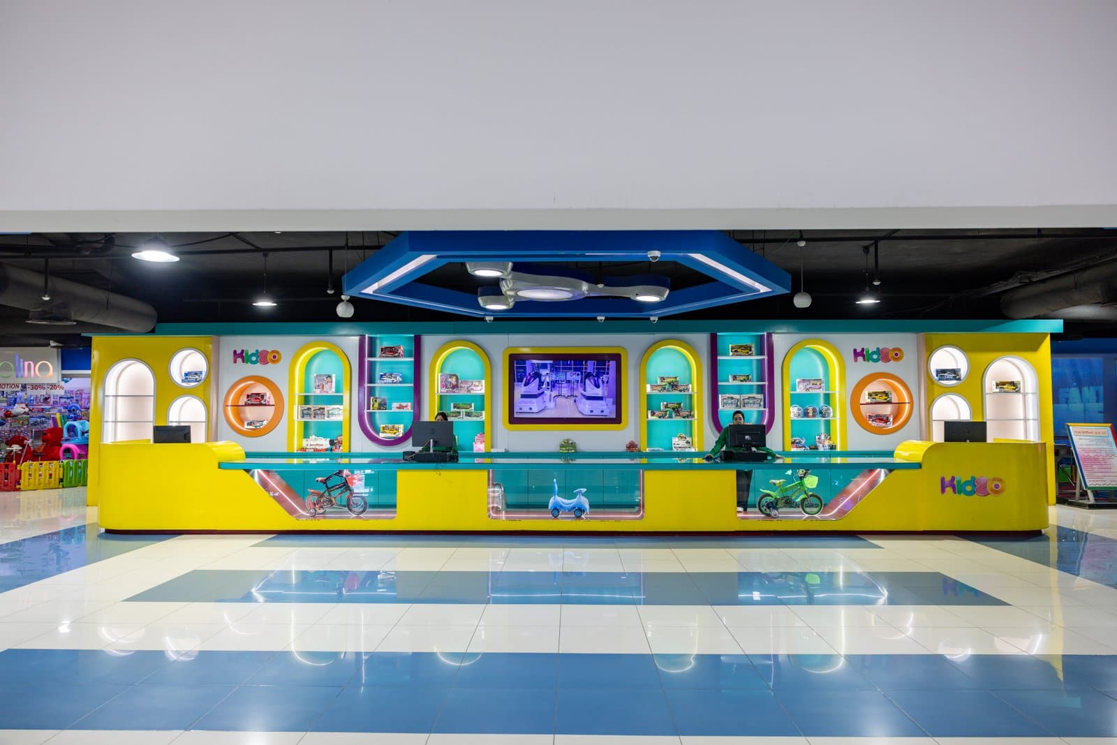 Univers Kidzo, enfants joyeux, jeux et couleurs lumineuses
